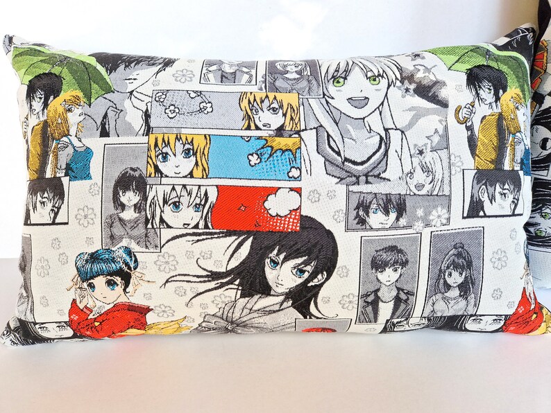 Mangas, housse de coussin en tissu jacquard épais, bande dessinée autour des femmes mangas, noir et blanc, touches rouge, bleu et jaune image 10