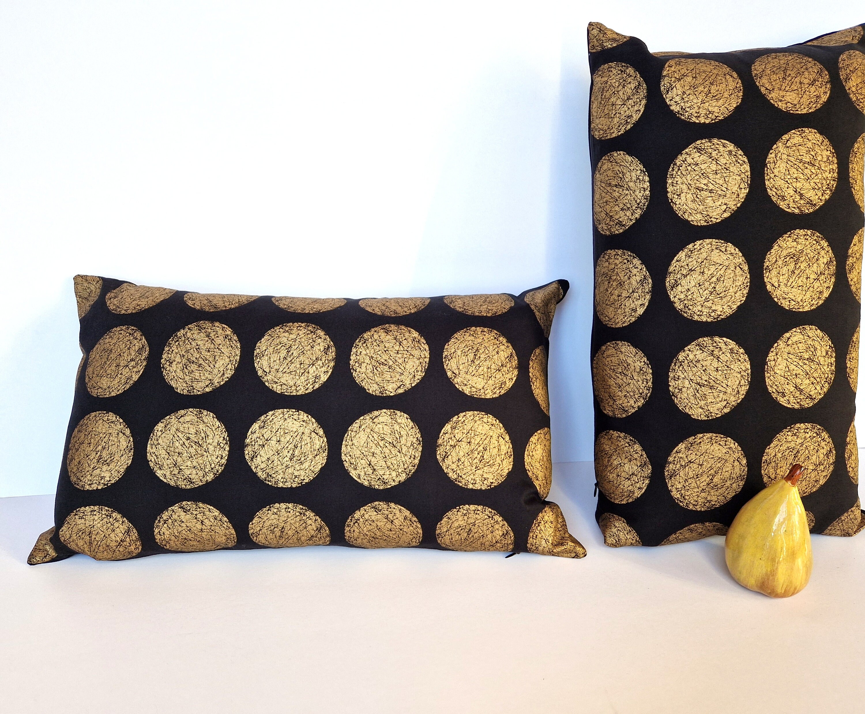 Housse de coussin, cale-dos jaune avec galon doré - 50 x 30 cm - création  artisanale - Un grand marché