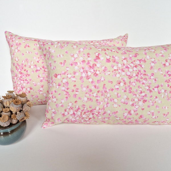 Housse de coussin, tissus japonais, jardins japonais, pétales de fleurs de  cerisiers, Sakura, rose et écru, rectangulaire 30 x 50 cm.