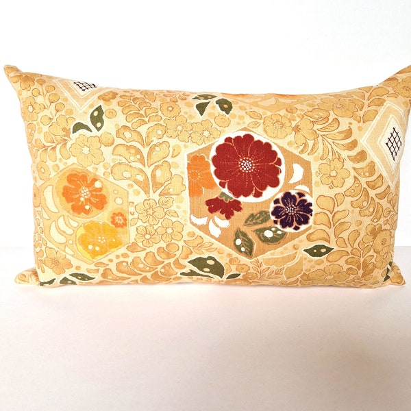 Housse Coussin en tissu traditionnel classique japonais, Tsujigahana Hexagones, tissu structuré, jaune,  30 X 50 cm, 12"x 20"