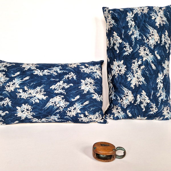 Housse Coussin en tissu traditionnel  japonais, coton structuré bleu turquoise foncé, bleu canard avec des vagues et de l'écume