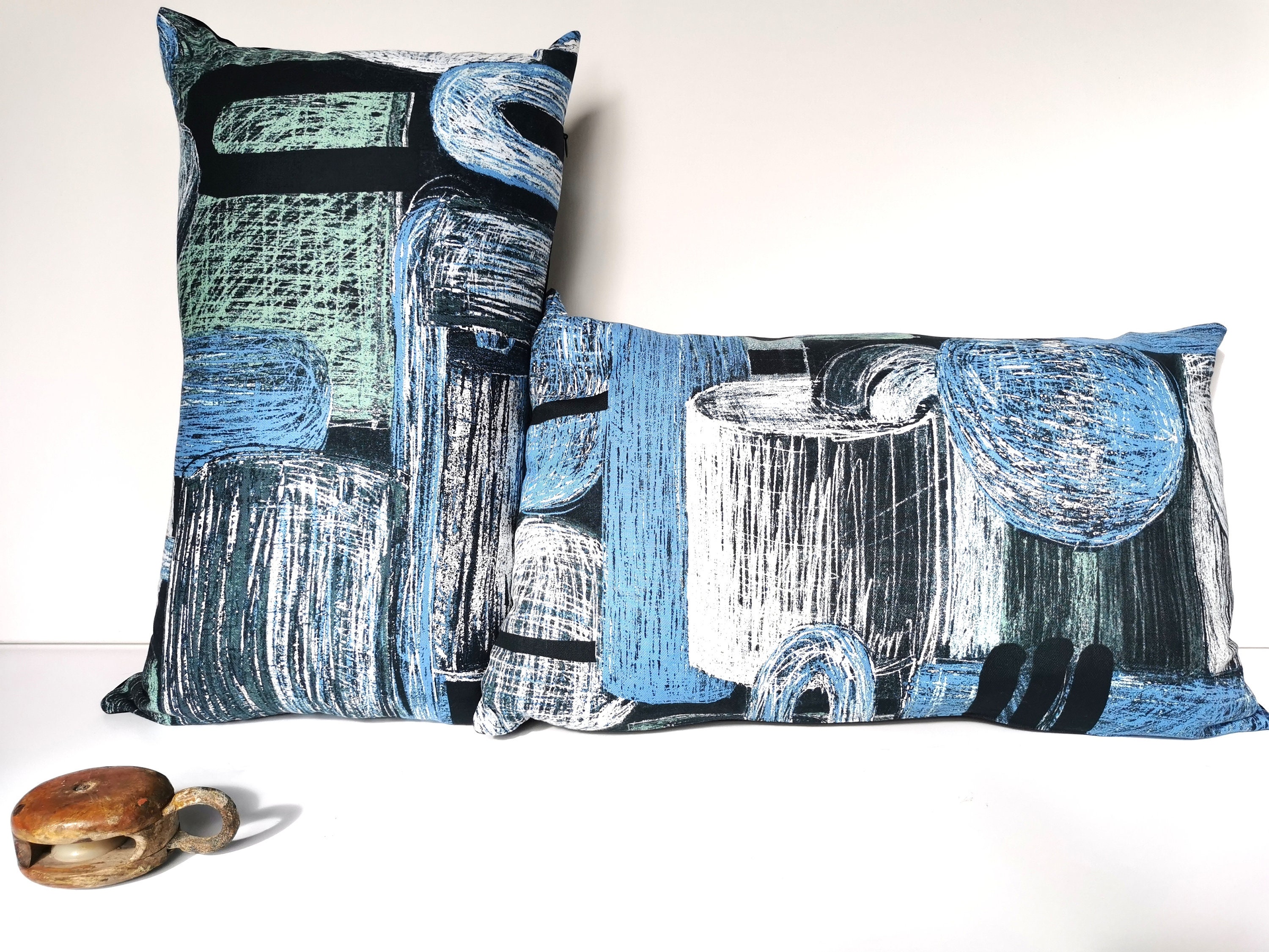 Lot de 2 Housses Coussins Rectangulaires en Tissu Japonais, Ultra Modernes, L'artiste Japonaise Yumi