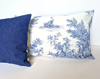 Cojín en toile de Jouy y jeans. Doble cara. “Pastoral” de Jouy. Azul y blanco. Tela francesa. Rectangular