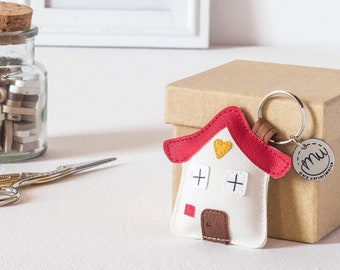Cute House Keychain, House Bag Charm, Moving In Gift, Housewarming Gift, Red & White House keychain, Moving In Keychain, Handmade Keychain