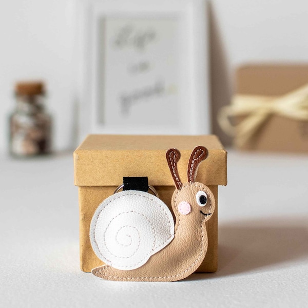 Süße Schnecke Taschenanhänger, Kunstleder Tier Schlüsselbund, Glücksschlüsselbund, Geschenk für Schneckenliebhaber, handgemachte Schnecke