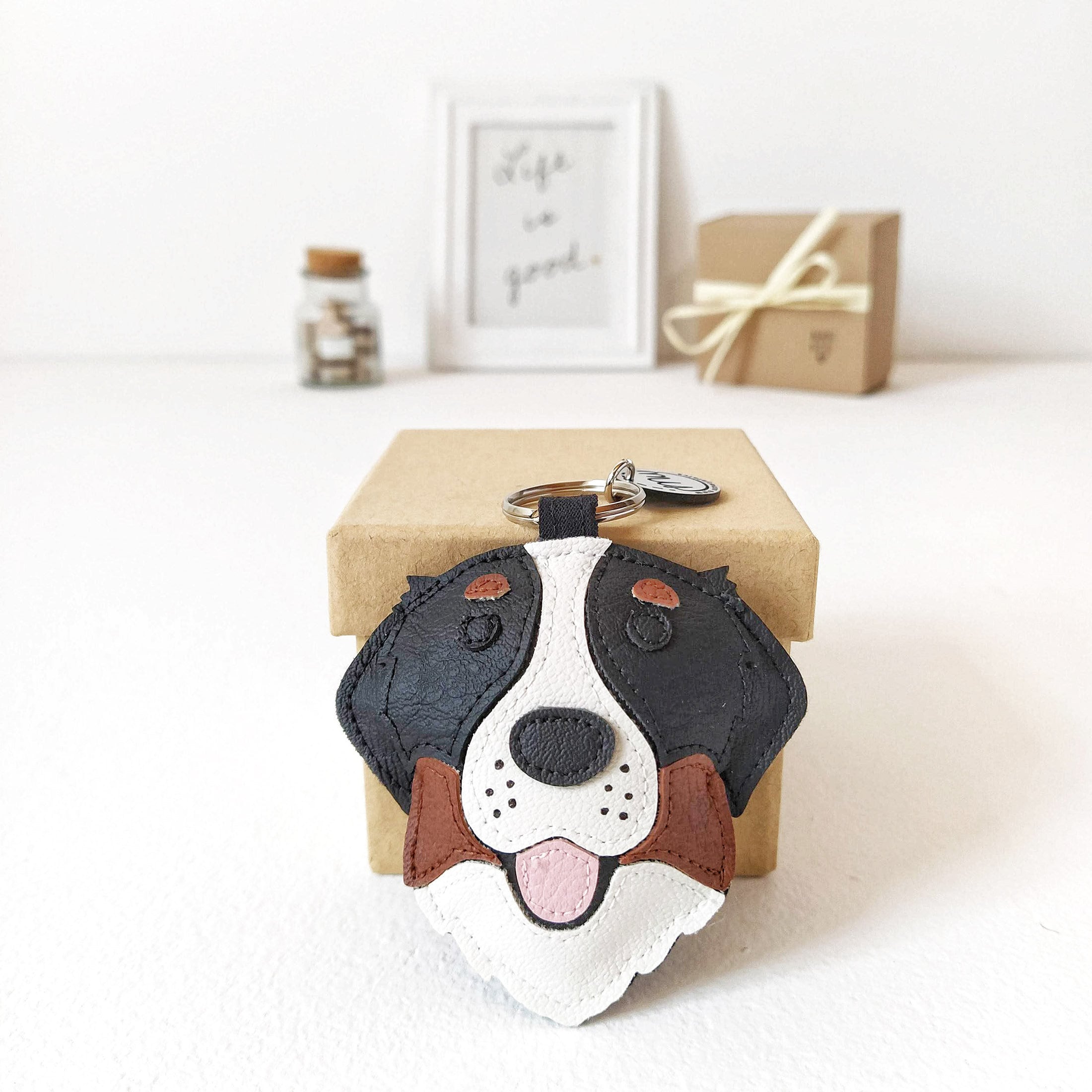 Portachiavi con cane da montagna bernese, ciondolo per borsa con cane da montagna bernese, portachiavi in similpelle con cane nero e marrone, portachiavi con cane, regalo per gli amanti dei cani