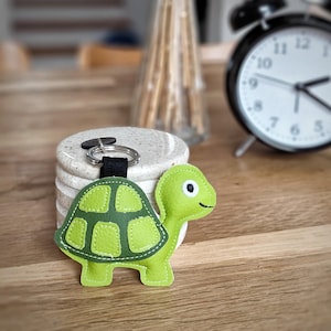 Cute Turtle Keychain, Turtle Bag Charm, Faux Leather Animal Keychain, Gift For Turtle Lover, Handmade Turtle Keychain, Green Animal Keychain