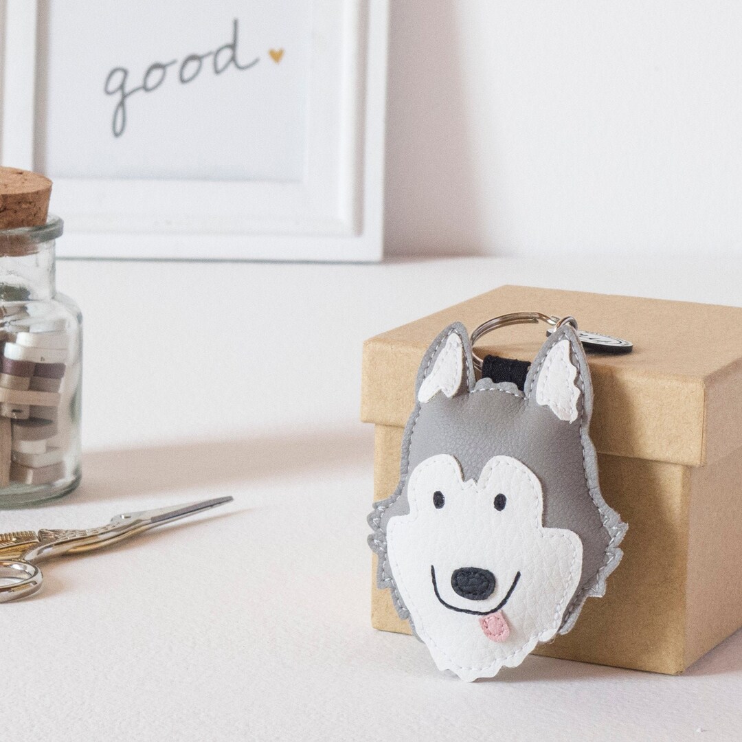 Cute Husky Keychain, Husky Bag Charm, Dog Keychain, Grey & White Dog