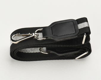 OHGA ブラックストラップパンプス ゴールドバックル付き OHGA ブラックストラップパンプス ゴールドバックル付き