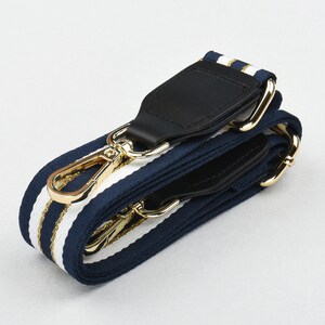 Verstellbarer Crossbody-Taschengurt in Blau und Weiß
