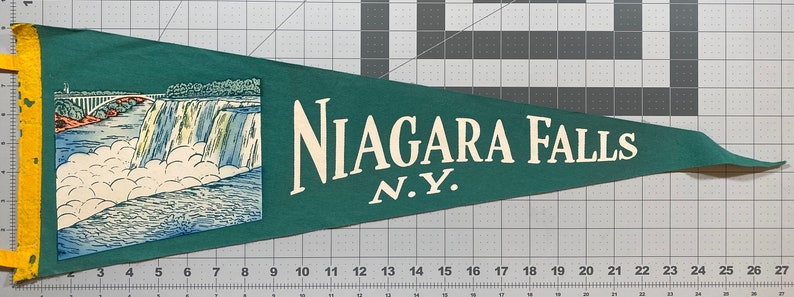 Gift Vintage Pennant Pendant Flag Souvenir Niagara Falls Childhood Memory