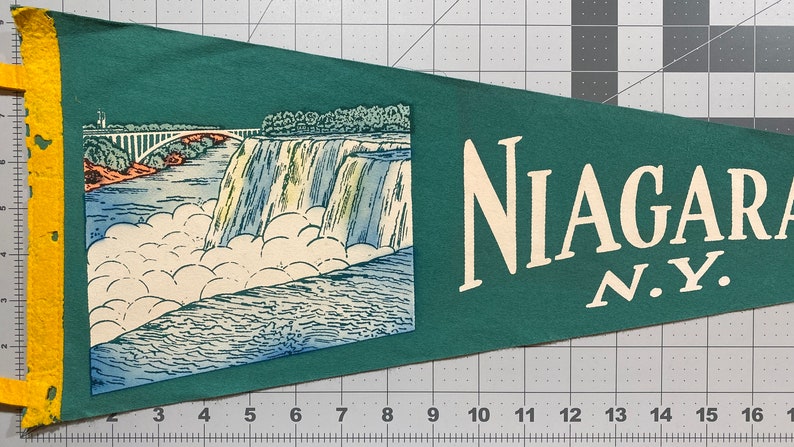 Gift Vintage Pennant Pendant Flag Souvenir Niagara Falls Childhood Memory
