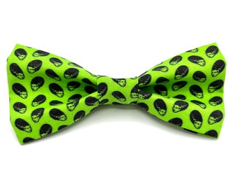 Bride of Frankenstein - Pet Bow Tie - Cat Bow Tie - Dog Bow Tie - Stitches & Sass - Pet Accessory - Halloween - neon green - Mary Shelley