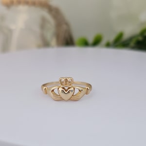 14k Gold Claddagh Ring, Claddagh Heart Ring, Solid 14k Gold Claddagh Ring, Unisex Claddagh Ring, Gold Friendship Ring, 2mm Band, Apprx 1.8gr