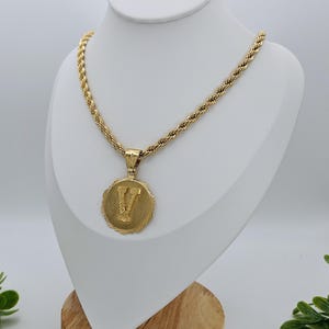 Collar con inicial de oro para hombre, collar con colgante de inicial circular de 30 mm, chapado en oro grueso de 14 k, cadena francesa de 5 mm, collar de alta calidad