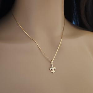 Collar de flor de lis de oro, collar de oro grueso chapado en oro de 14 k, collar de flor de lis diminuto, garantía de reemplazo de por vida, alta calidad