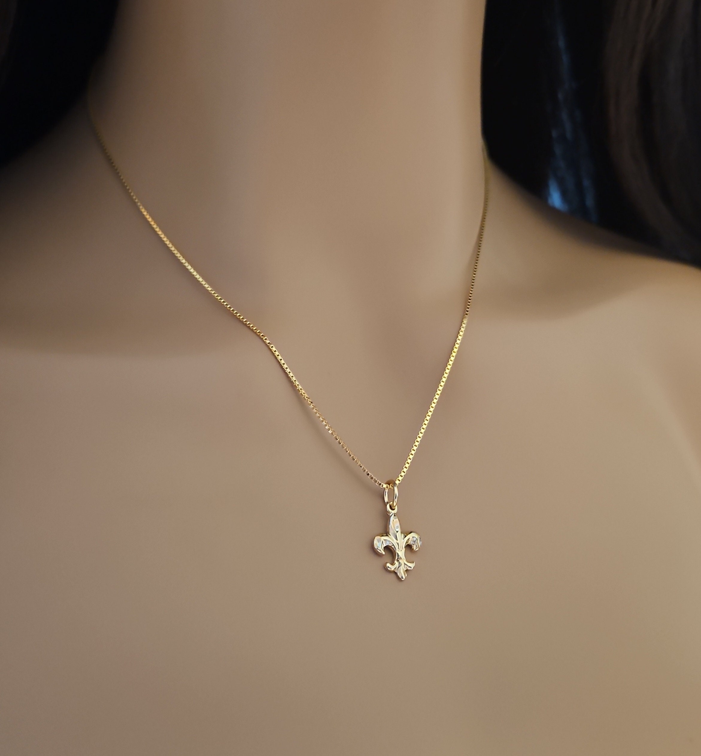 Grande Collana Unisex Con Ciondolo Fleur De Lis, Cristallo Swarovski, Stile Saint, Nuovo