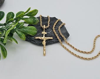 Kleine Kruzifix-Halskette: Unisex Design, 14 Karat schwer überzogen, lebenslange Ersatzgarantie