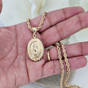Collar de Guadalupe de oro para hombre, collar de Nuestra Señora de Guadalupe de oro, chapado en oro grueso de 14 k, cadena francesa de 4 mm, resistente al agua y a la decoloración.