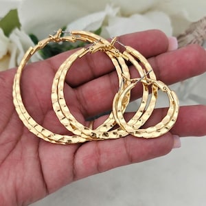 14k vergulde gehamerde oorringen: plat ontwerp, drie maten