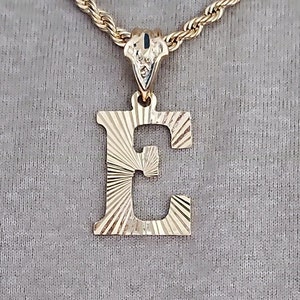 Colgante con inicial de oro (SOLO), colgante con inicial de oro, chapado en oro de 14 k, colgante con letra, colgante con inicial de alta calidad, colgante unisex.