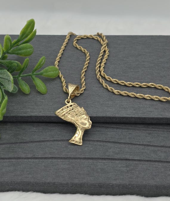 ゴールド ネフェルティティ ペンダントネックレス：14K ヘビーメッキ 