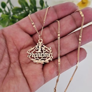 Collar de abuela de oro, collar de abuela con número uno, chapado en oro grueso de 14 k, colgante de abuela con diseño floral, cadena de 1 mm con diseño de eslabones