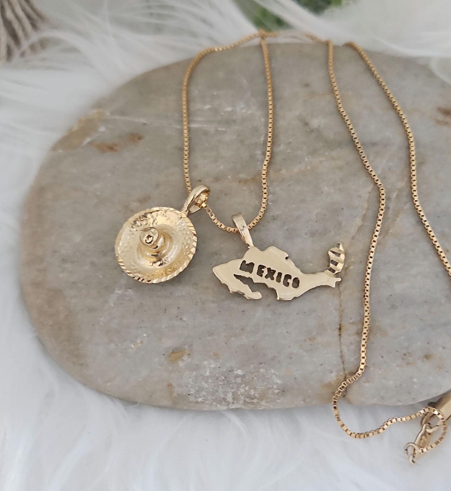 ゴールドメキシコネックレス：ソンブレロ＆マップペンダント、14K 
