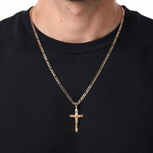 Collar con crucifijo de oro: chapado en oro grueso de 14 k, cadena Figaro de 4 mm, garantía de reemplazo de por vida imagen 9