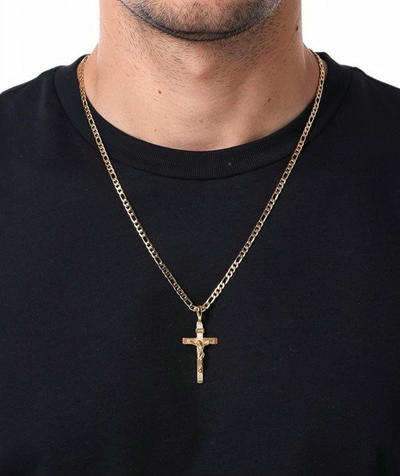 Collar con crucifijo de oro: chapado en oro grueso de 14 k, cadena Figaro de 4 mm, garantía de reemplazo de por vida imagen 9