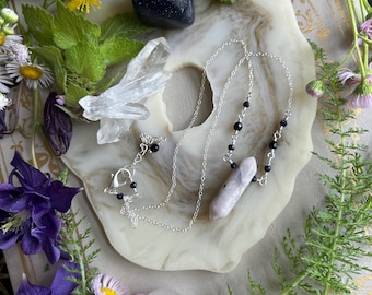 Collar con colgante de punta de cristal de ágata, piedra dorada azul y plata de ley.