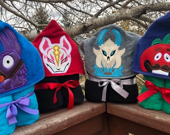 nite hybrid skull kids hooded bath towel - fortnite tomato head toy