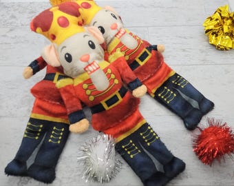 The Peppermint Nutcracker Mouseking – Refillable Holiday Cat Toy