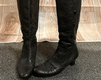 Bottes de grand-mère hautes en cuir vintage