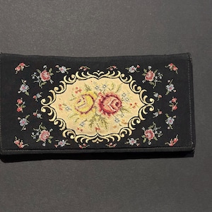 Bolso de mano bordado en seda de los años 20