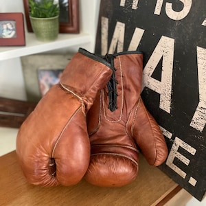 Boxing Gloves Brown leather Vintage style boxing gloves / Fathers Day gift / gift for Boxing fan / gift for men / retro prop image 3