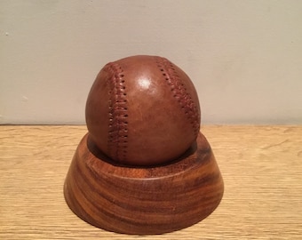 Baseball en cuir de style vintage : possibilité d'ajouter un présentoir / cadeau pour homme / sport vintage / baseball / cadeau fête des pères / cadeau adolescent