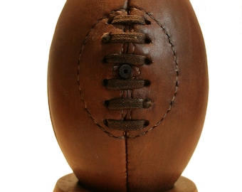 Petit ballon de rugby en cuir véritable - sport vintage / cadeau pour adolescent / fête des pères / cadeau pour lui