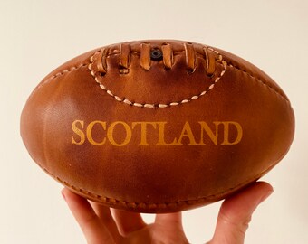 ヴィンテージスタイルのスコットランド製ミニレザーラグビーボール