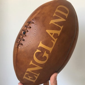 s*f様 1919年 ラグビーボール ヴィンテージ 本革 本革ヴィンテージブラウンラグビーボール | レトロな誕生日