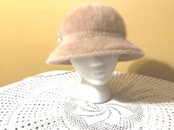 Ladies Vintage Cloche Kangol Design Fur Hat With Feathers  display picture 1