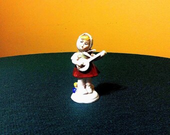 Figura antigua alemana victoriana de porcelana bizcochada de niña 20473