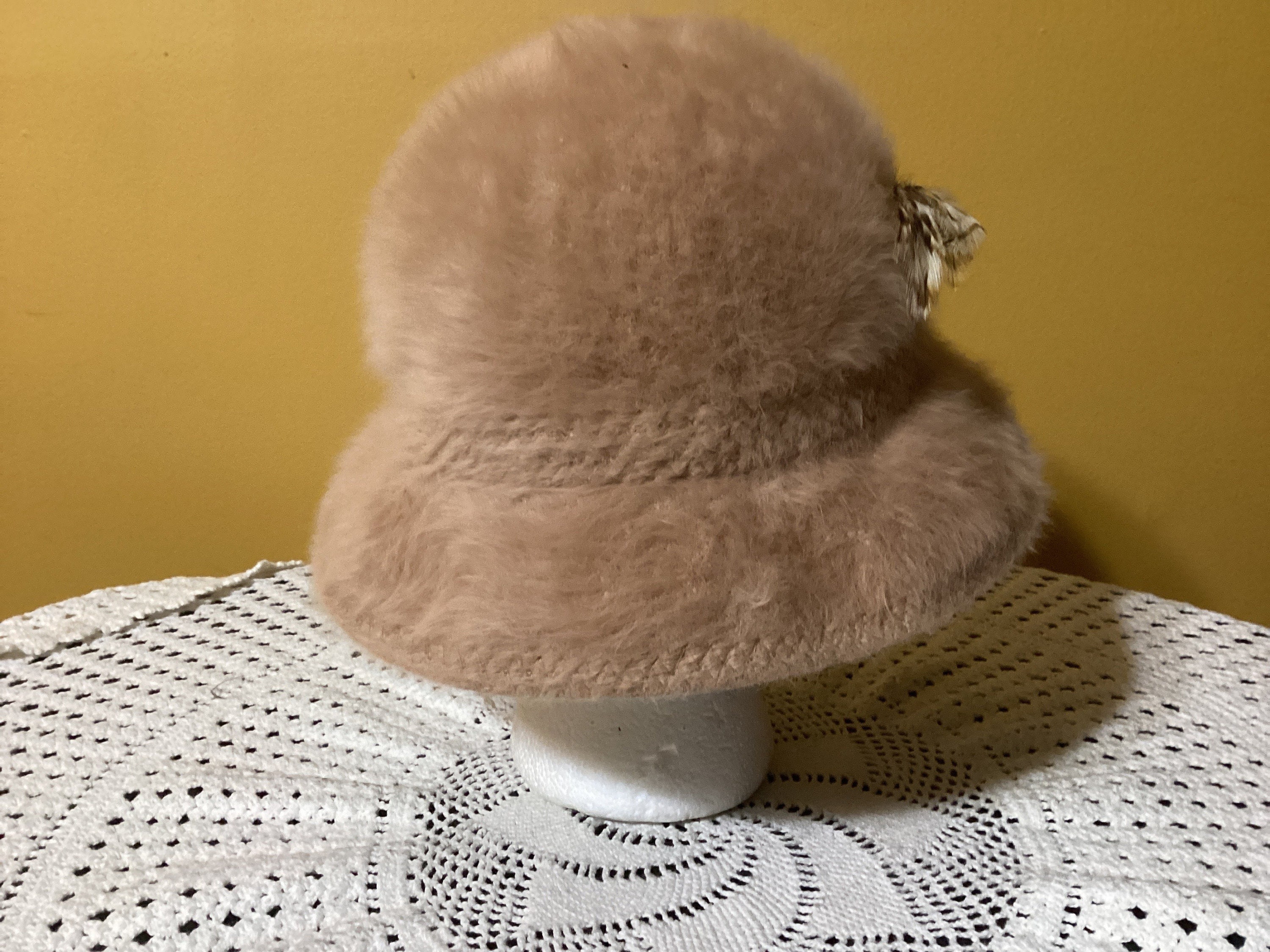 Ladies Vintage Cloche Kangol Design Fur Hat With Feathers 