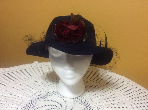 Vintage Bergdorf Goodman on the Plaza New York Felt Hat With  display picture 2