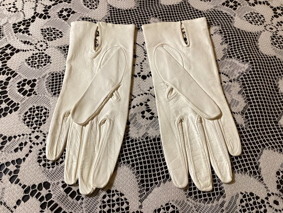 Ladies Vintage White Leather Gloves Size 7 - image 4