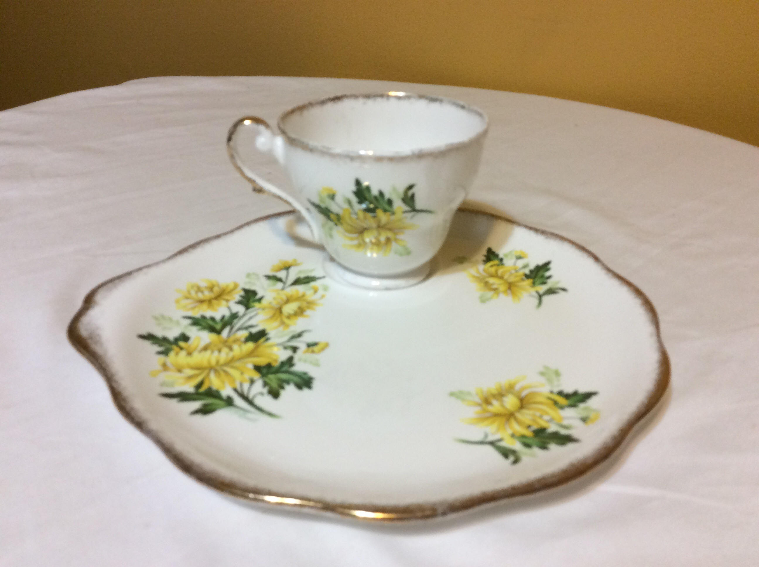 Royal Standard Fine Bone China Cup and Biscuit Saucer Set