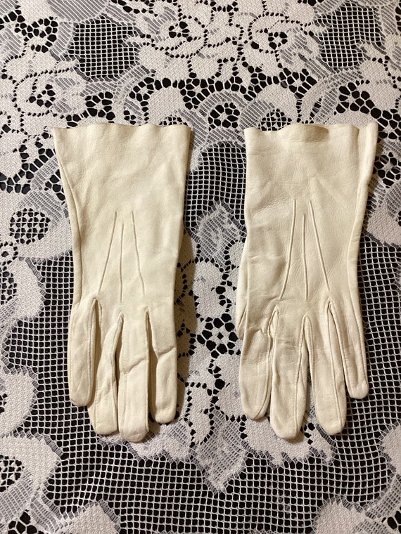 Vintage Lady Washable Doe Leather Gloves Made in … - image 1