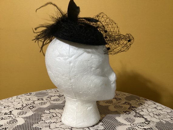 Vintage Ladies Fascinator Hat with Veil and Feath… - image 4