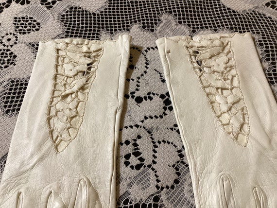 Ladies Vintage White Leather Gloves Size 7 - image 2