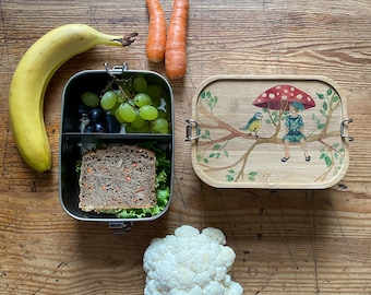 Stainless steel lunchbox with summer gnome and name option, including stainless steel divider.